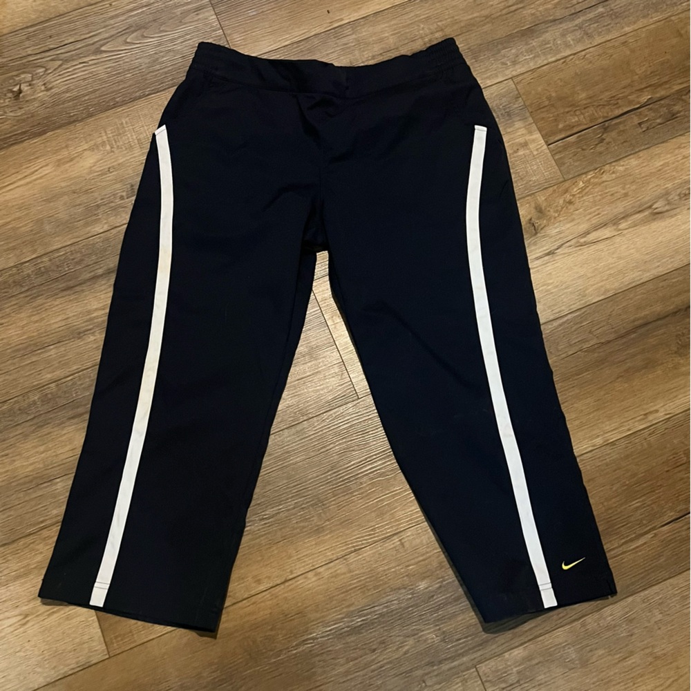 Vintage Nike Y2K navy blue cropped golf capris.  Size large (12/14).